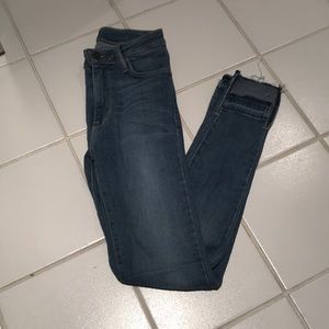 Light wash step hem jean